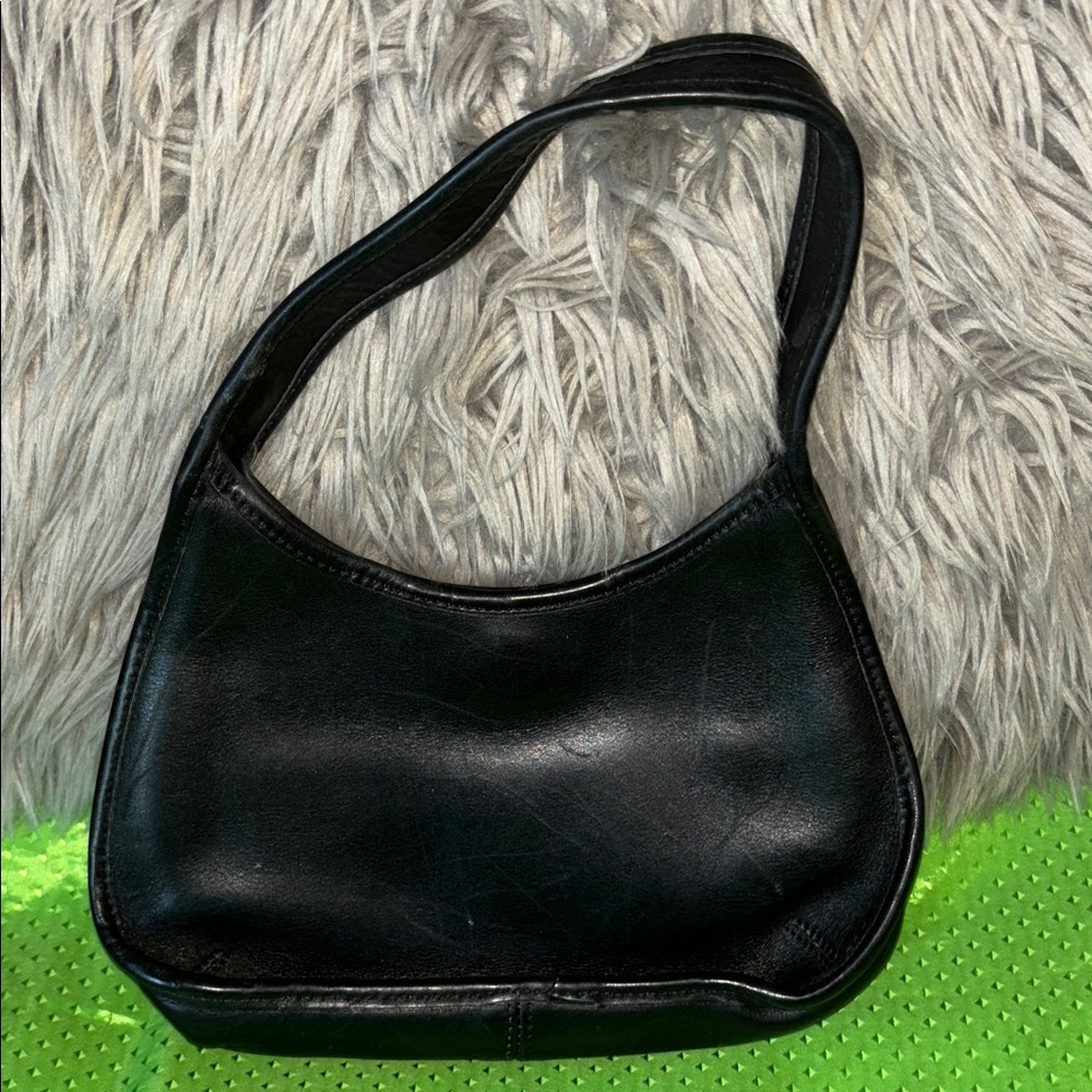 vtg.Coach small ergo Elegant Black Leather Shoulder Bag (Rare)must have cute